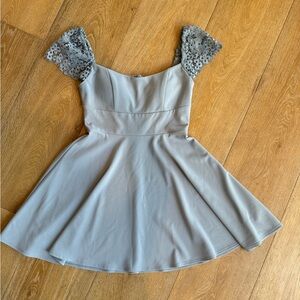 Elegant Dress with Lace Sleeves